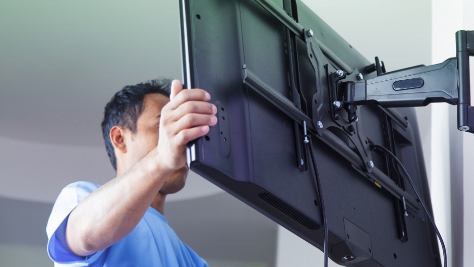 Installing mount TV on the wall at home or office